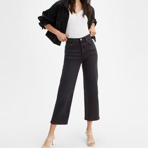 Selling Levi’s jeans,lightly worn!